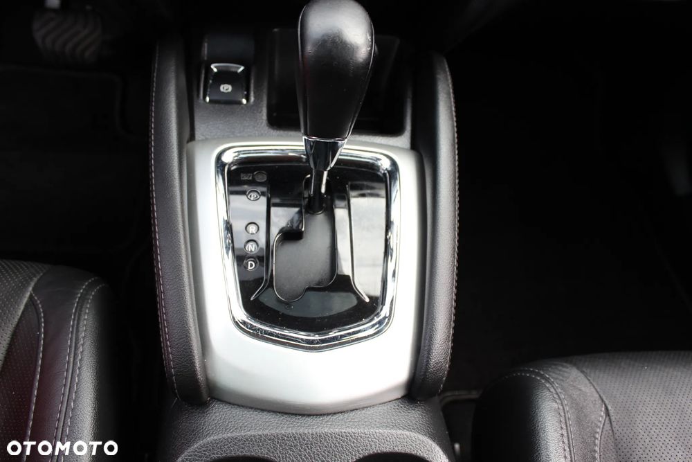 Nissan Qashqai 1.6 DCi Xtronic TEKNA - 22