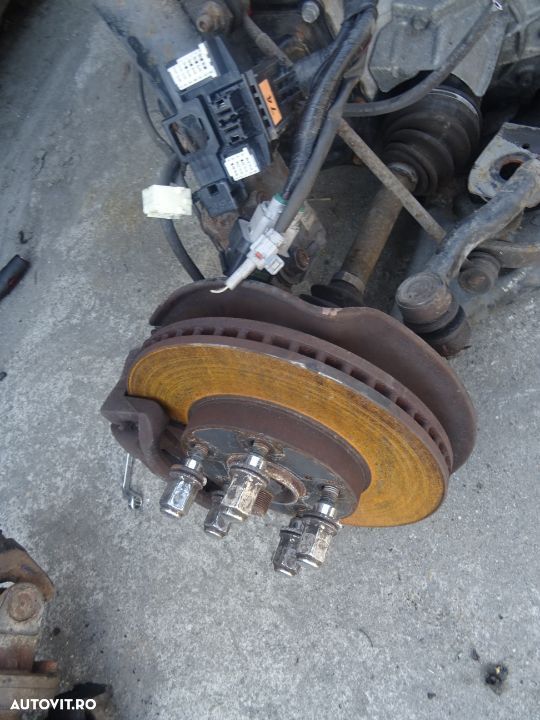 Vand Fuzeta Fata Stanga Toyota RAV 4 2.0 Diesel 4X4 din 2004 - 1