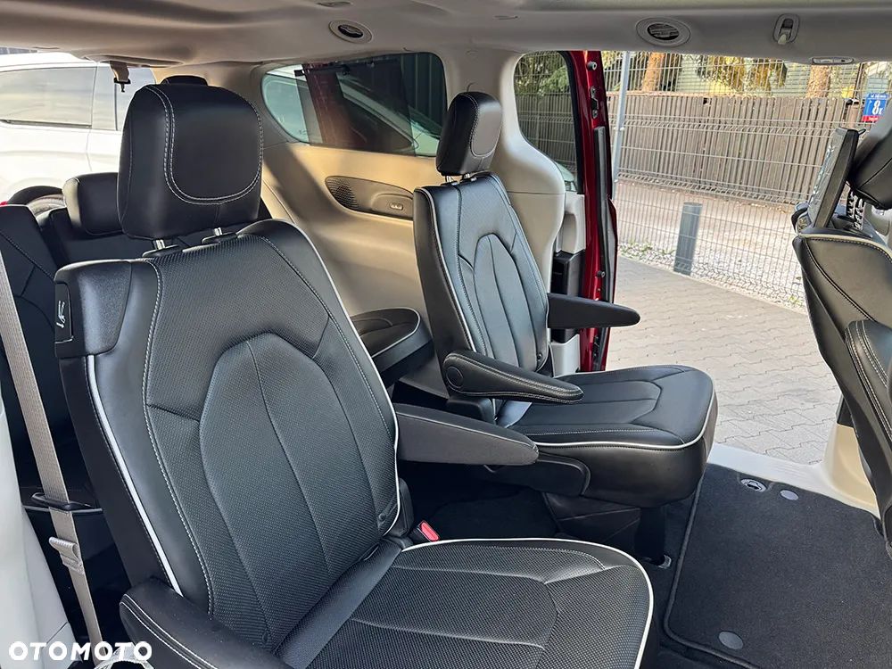 Chrysler Pacifica - 20