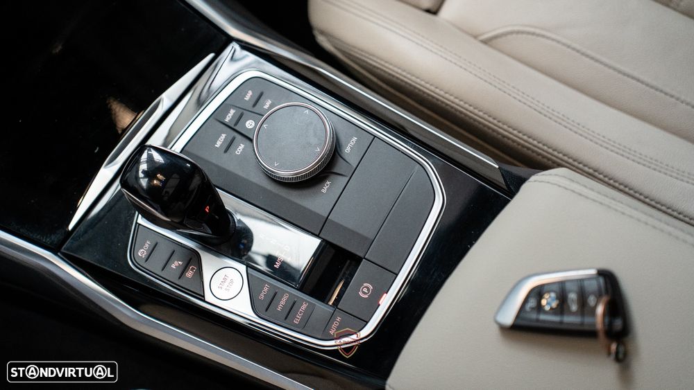 BMW 320 e Touring Line Luxury Auto - 35