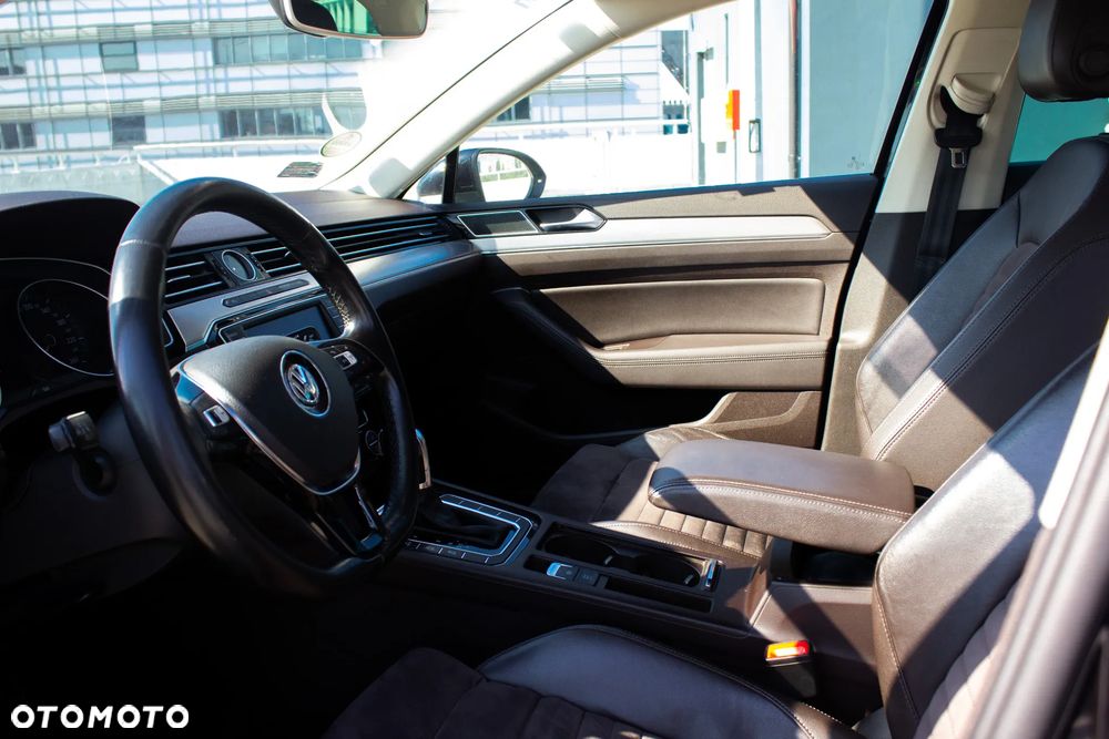 Volkswagen Passat - 12