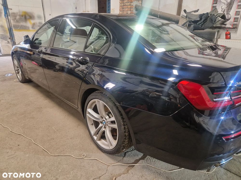 BMW Seria 7 740Li - 35