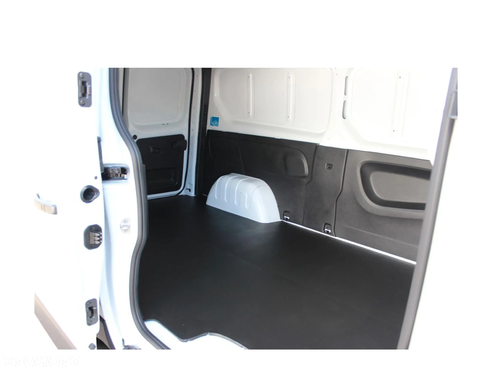 Renault Trafic Furgon L2H1 130KM - 7
