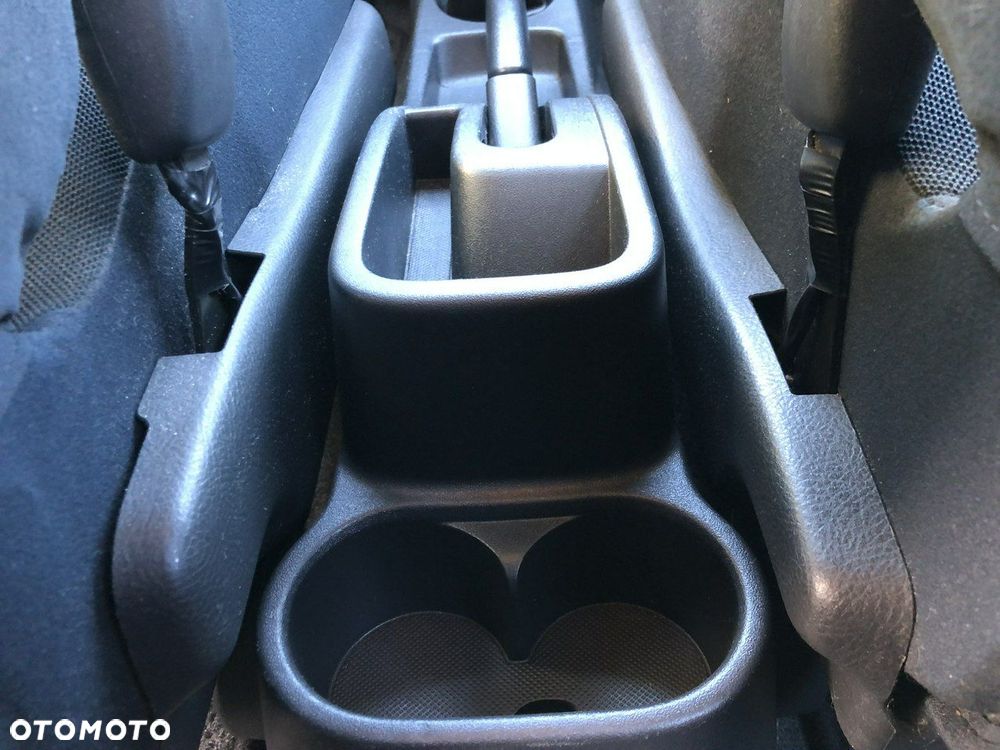 Daihatsu Sirion - 33