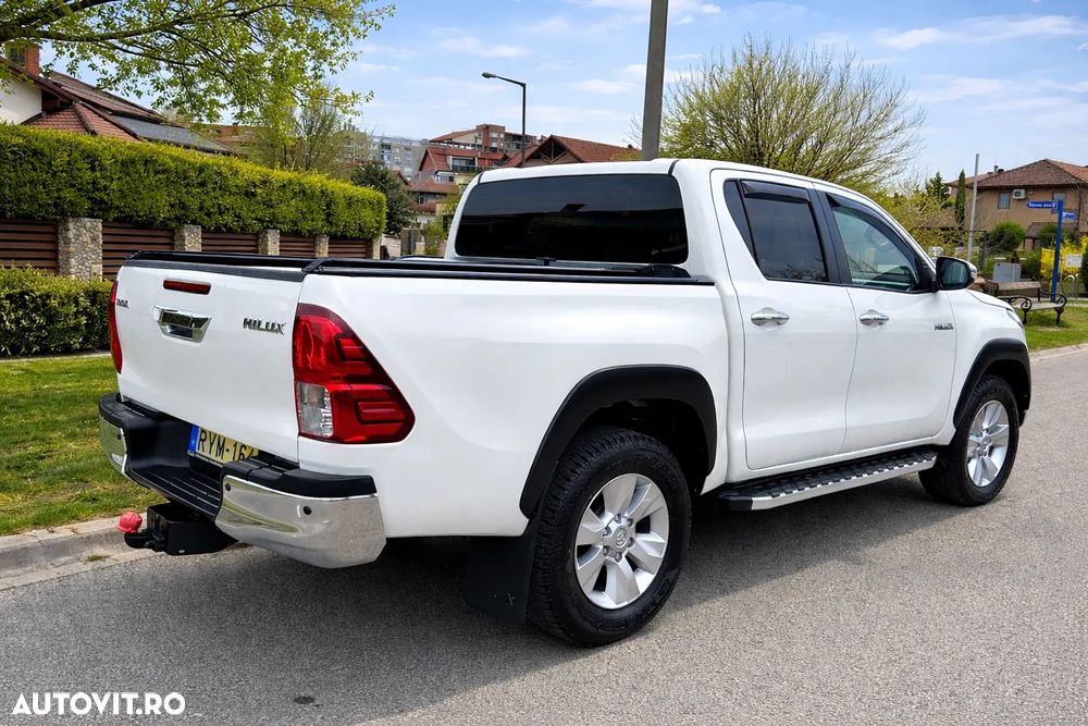 Toyota Hilux 4x4 Double Cab M/T Invincible - 7