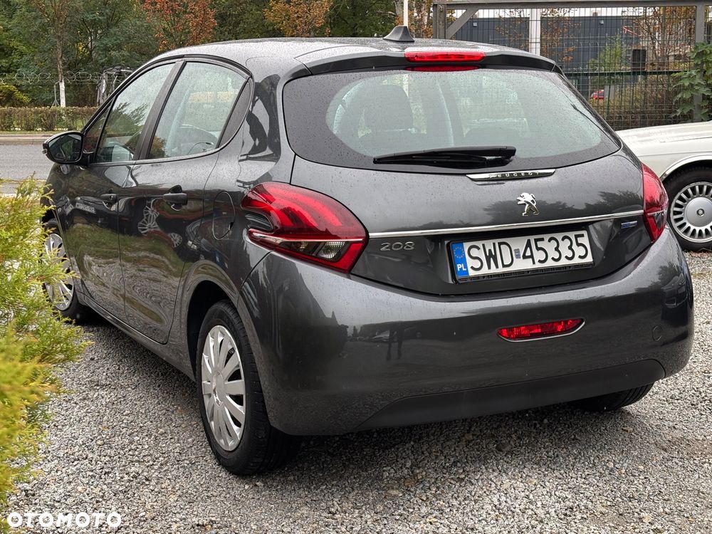 Peugeot 208 2017 photo 3