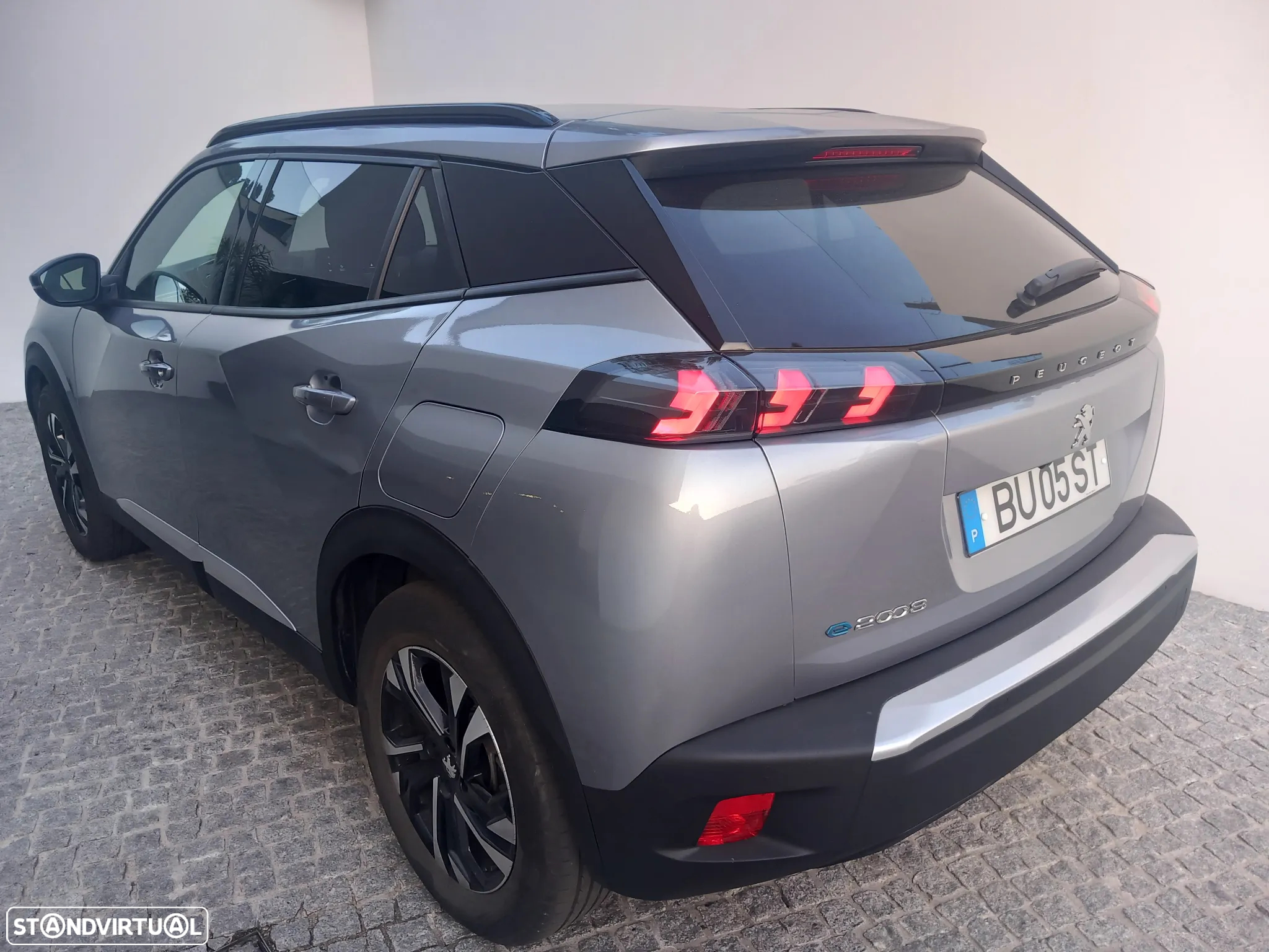 Peugeot e-2008 Allure - 4
