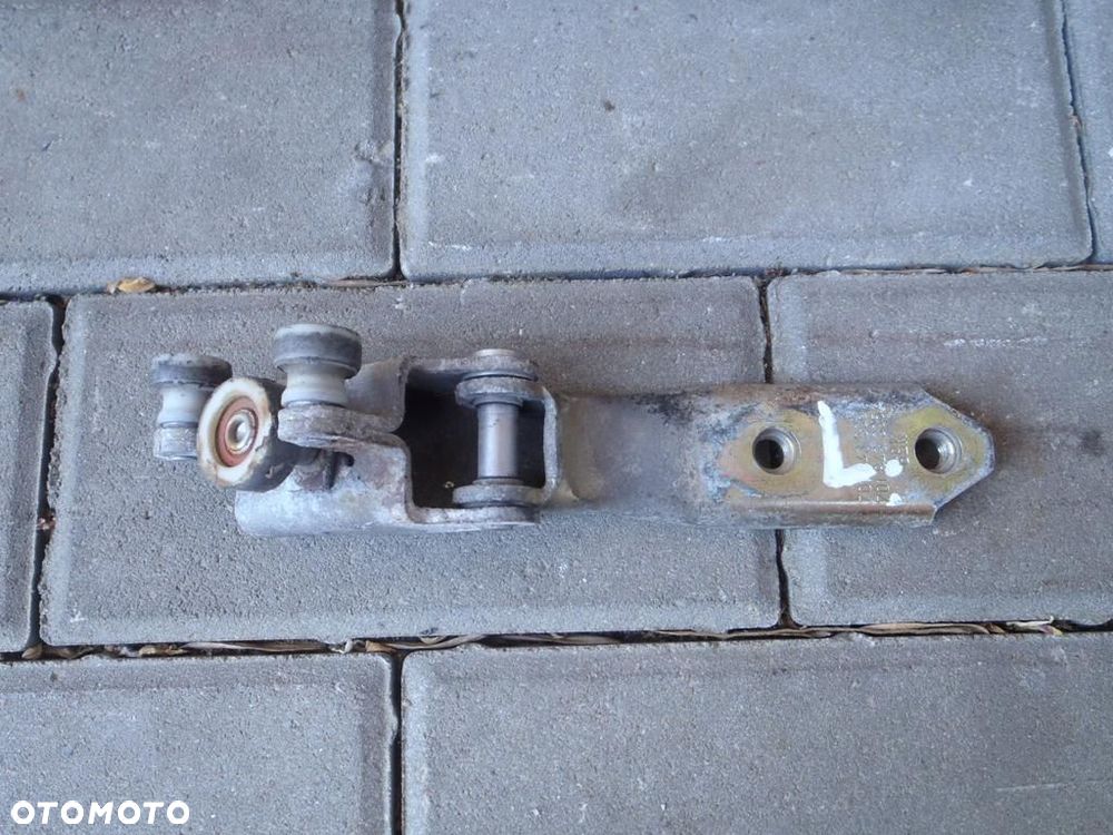 VW T4 ROLKA ZAWIAS WÓZEK DRZWI PRZESUWNYCH LEWYCH - 1