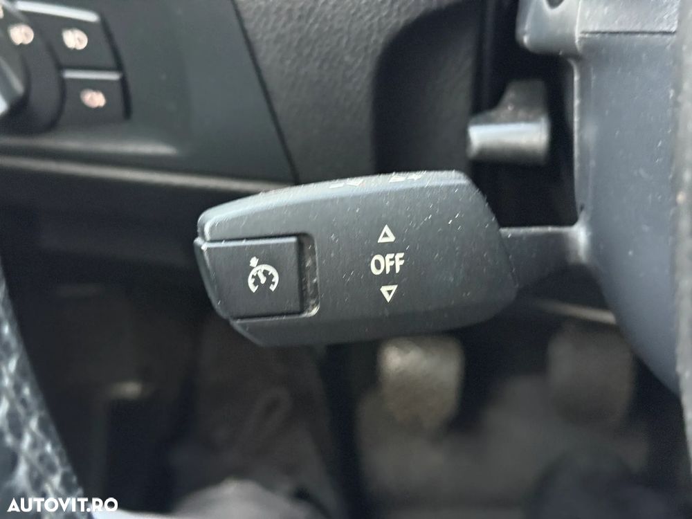 BMW Seria 3 318d DPF Touring Edition Exclusive - 20