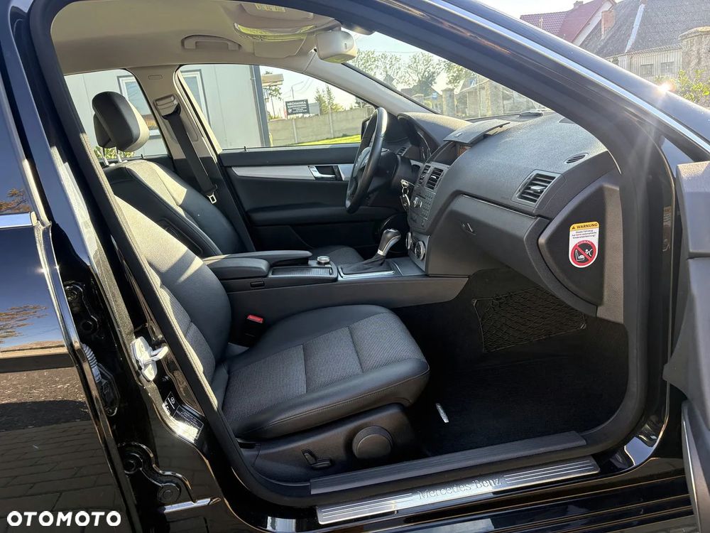 Mercedes-Benz Klasa C 180 CGI Automatik BlueEFFICIENCY Avantgarde - 8
