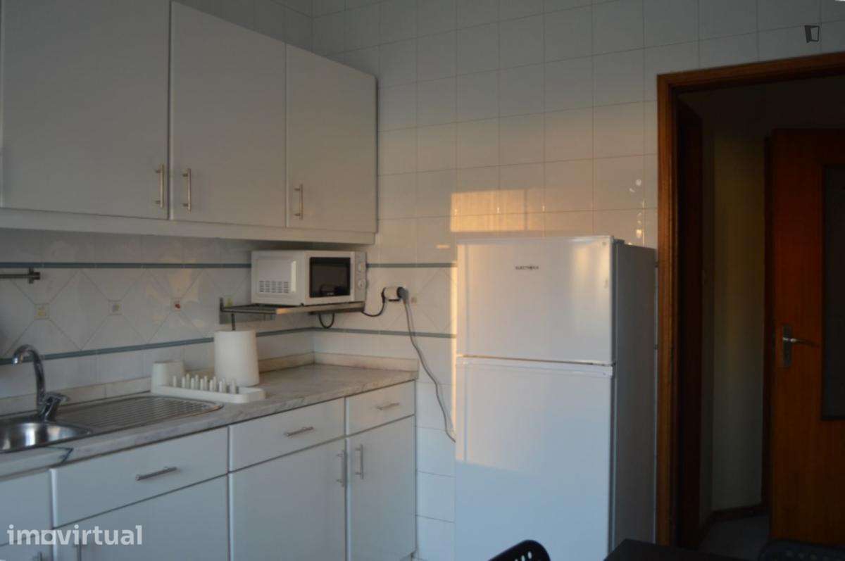 Quarto - localizado em Paranhos Porto - Grande imagem: 5/15