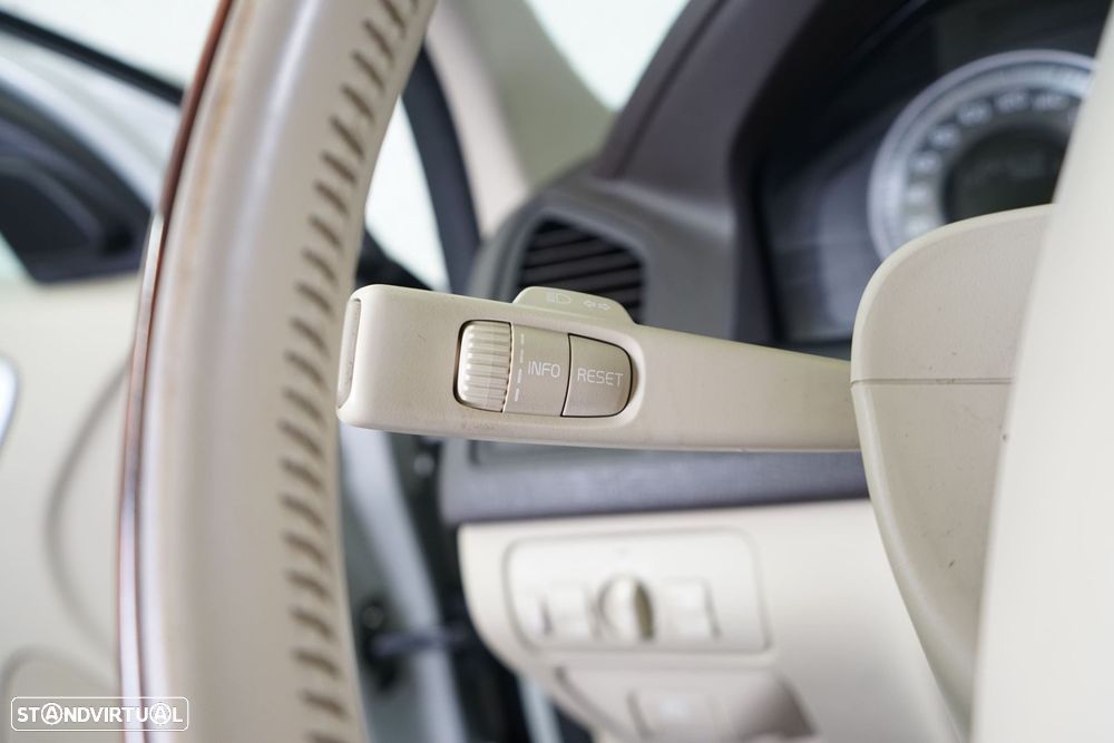 Volvo XC 60 2.0 D3 Summum Geartronic - 26