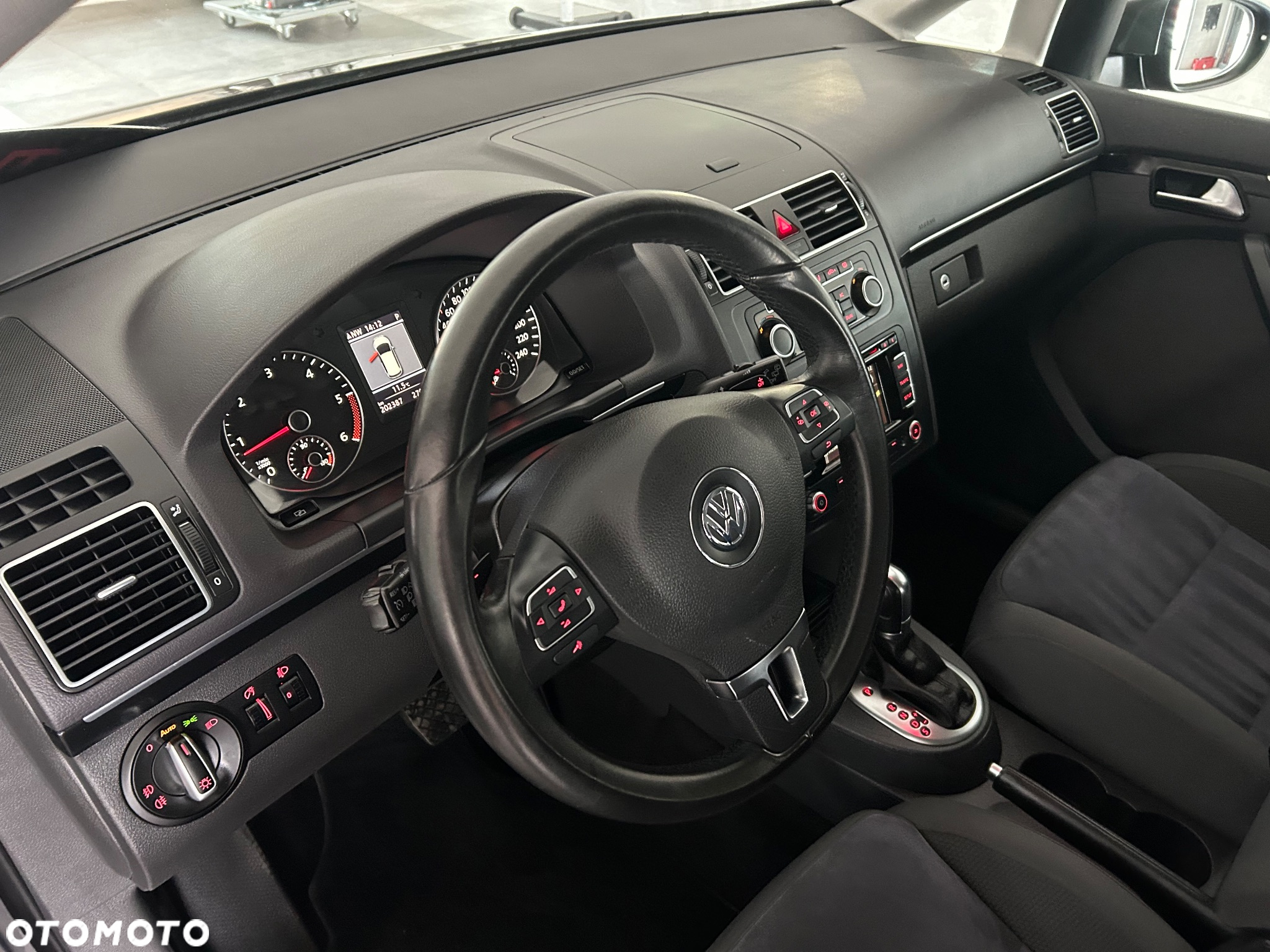 Volkswagen Touran 2.0 TDI BMT Comfortline Plus DSG - 38
