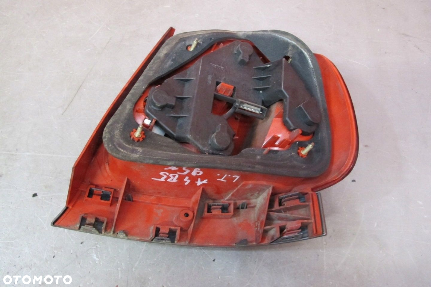 AUDI A4 B5 8D2 94-98 SEDAN LAMPA LEWA TYŁ TLYNA LISTWA - 4
