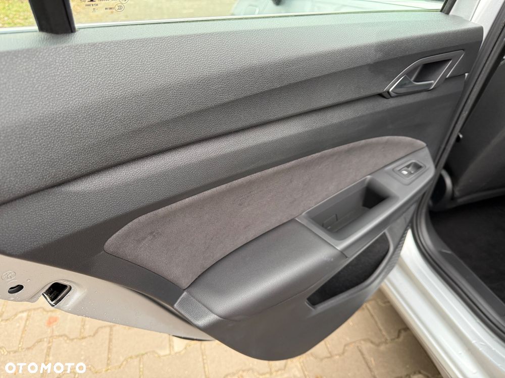 Volkswagen Golf - 28