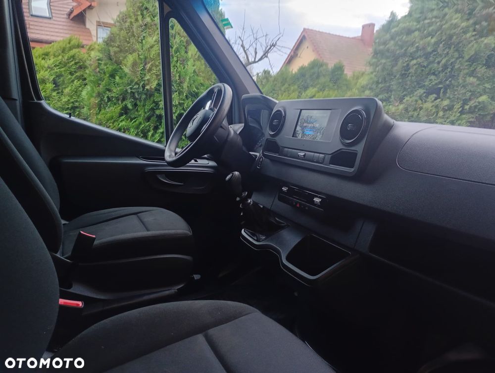 Mercedes-Benz Sprinter - 4