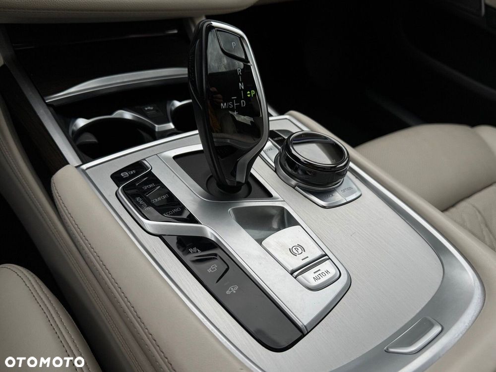 BMW Seria 7 - 32