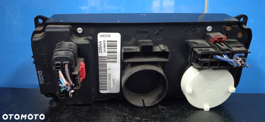 Panel nawiewu Chrysler Voyager 05005039AA - 2