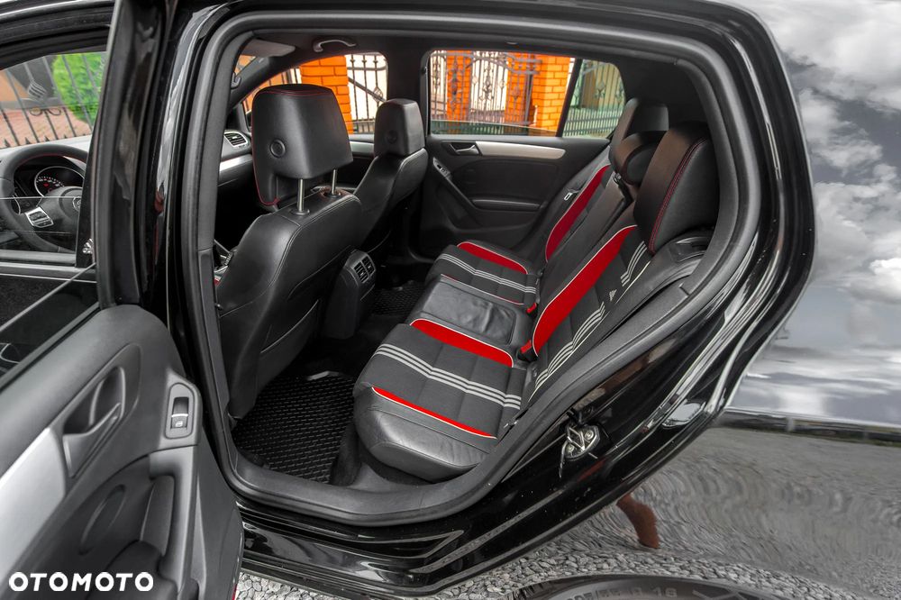 Volkswagen Golf 2.0 GTI adidas - 18
