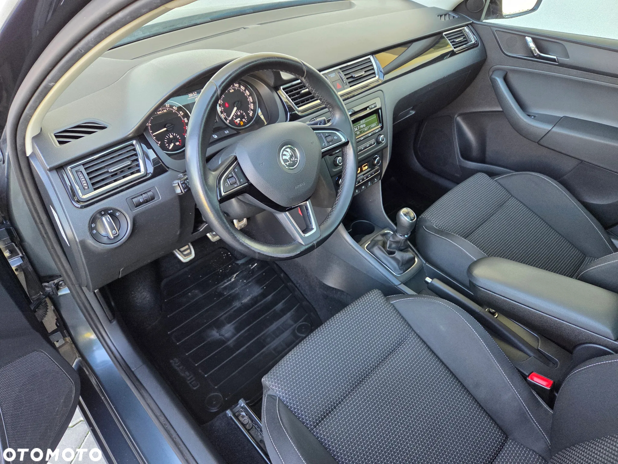 Skoda RAPID - 7