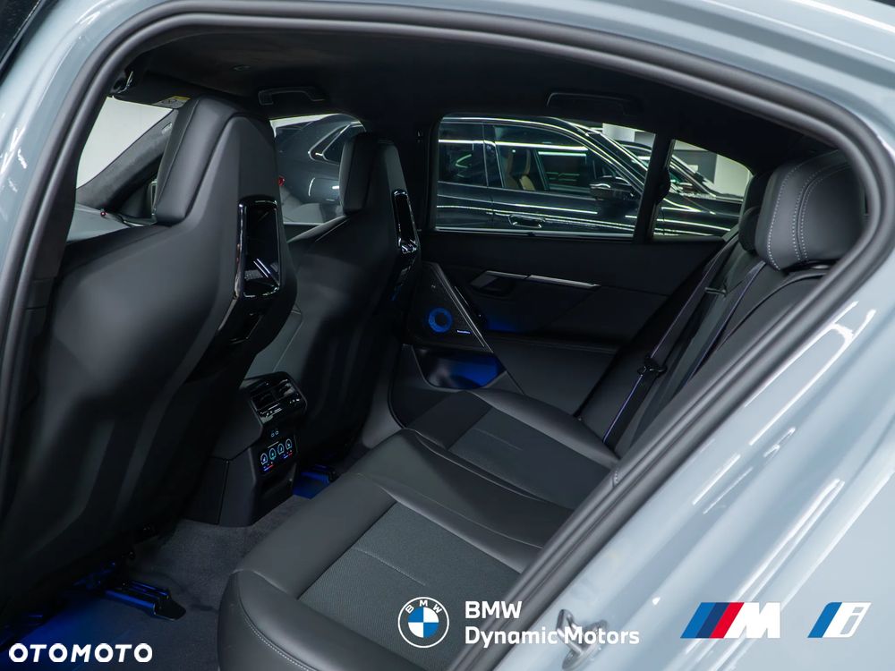 BMW M5 xDrive - 24