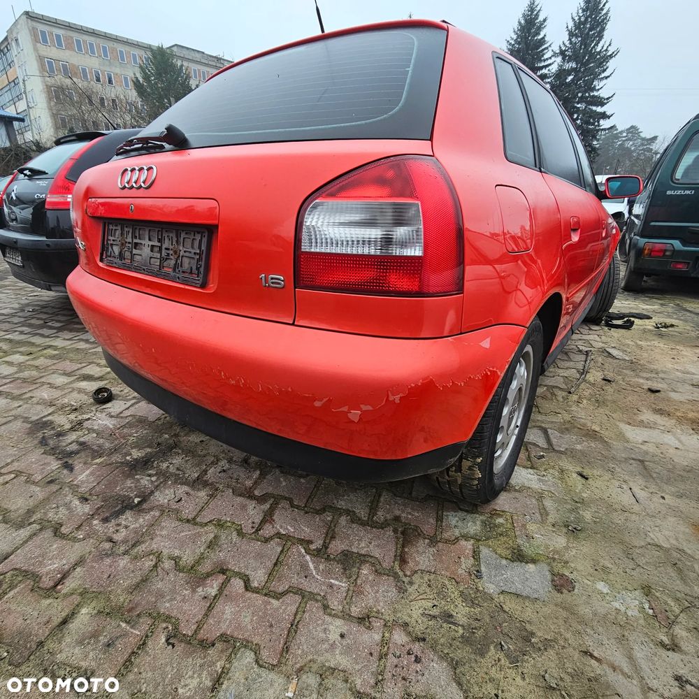 Audi A3 1,6 8 V  Benzyna 75 kW (kod lak . LY3F) pojazd na części: maska, zderzak, drzwi, szyby, lusterka, chłodnica.... - 5