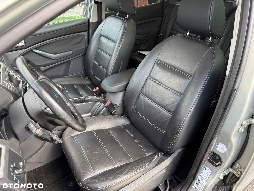 Ford Kuga 2.0 TDCi 4x4 Titanium - 20