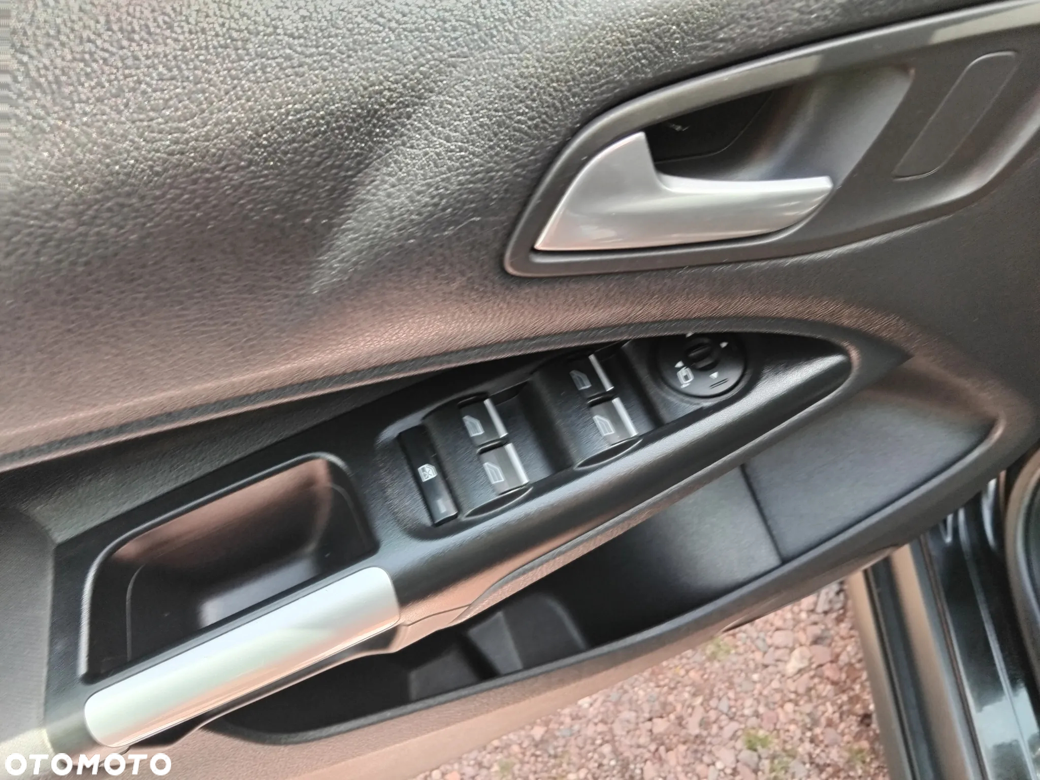Ford Tourneo Connect 1.5 TDCi Start-Stop Titanium - 24