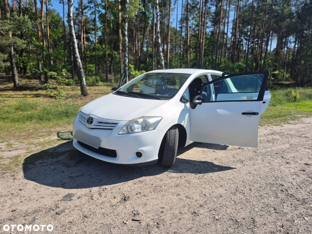 Toyota Auris 1.4 D-4D Luna EU5 - 6