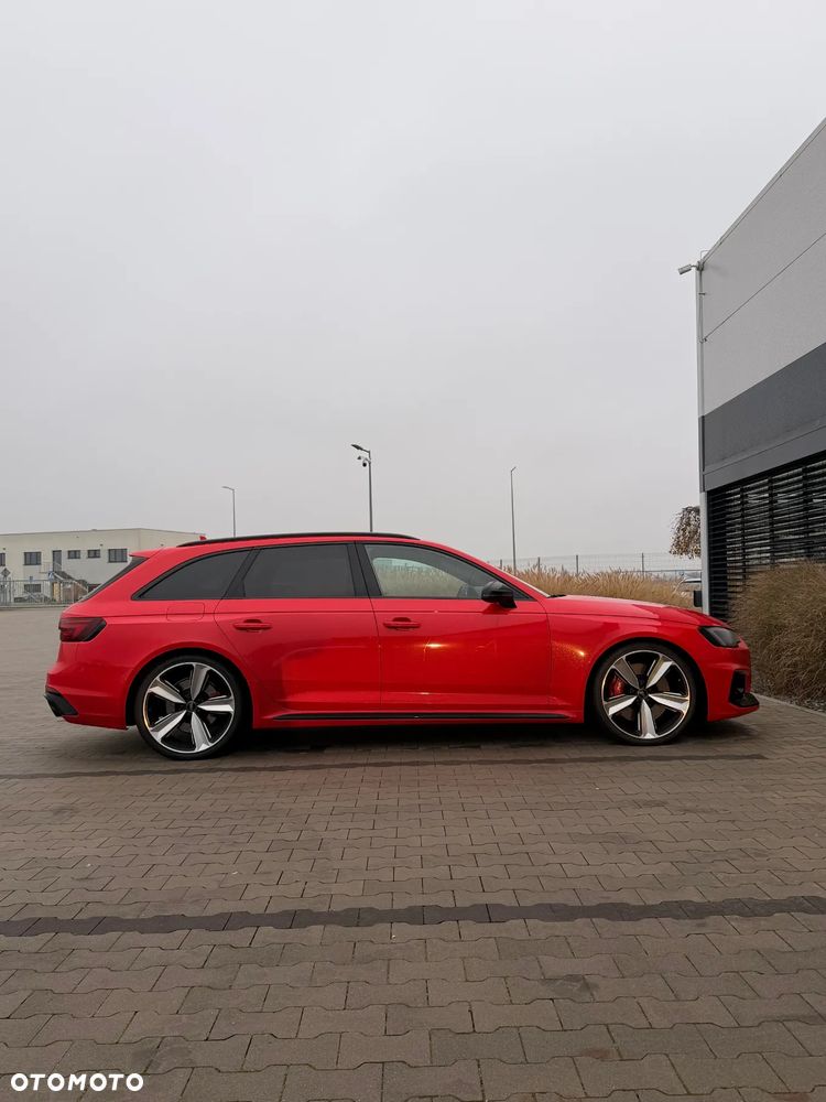 Audi RS4 Avant - 10