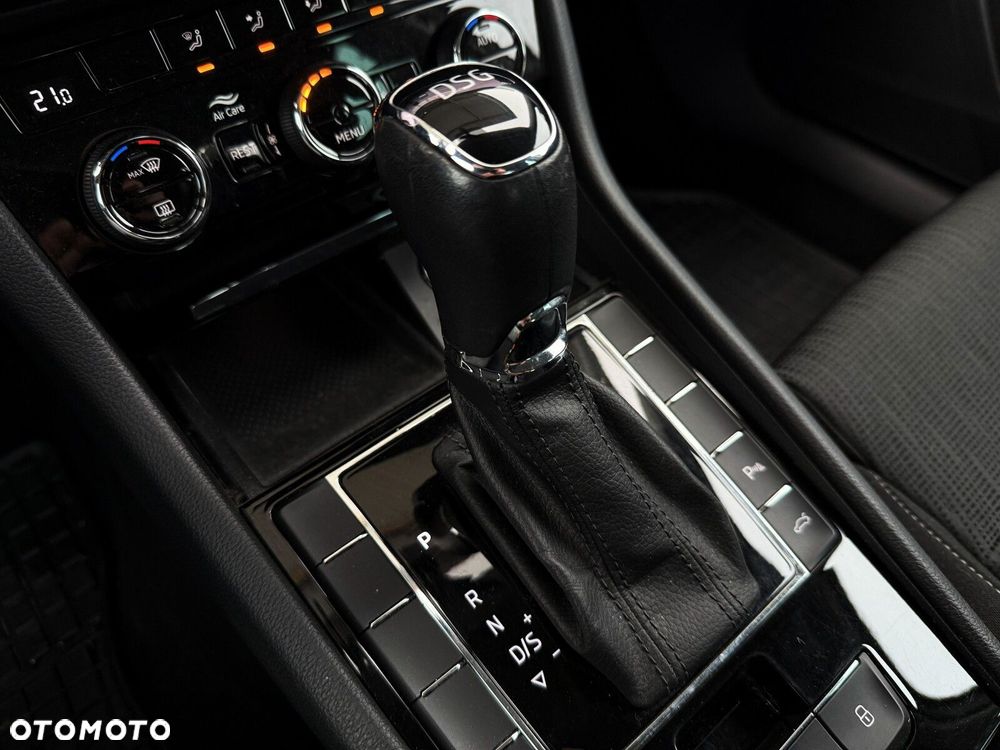 Skoda Superb 2.0 TDI SCR Style DSG - 28