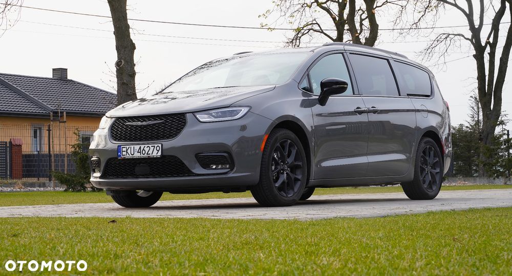 Chrysler Pacifica - 2