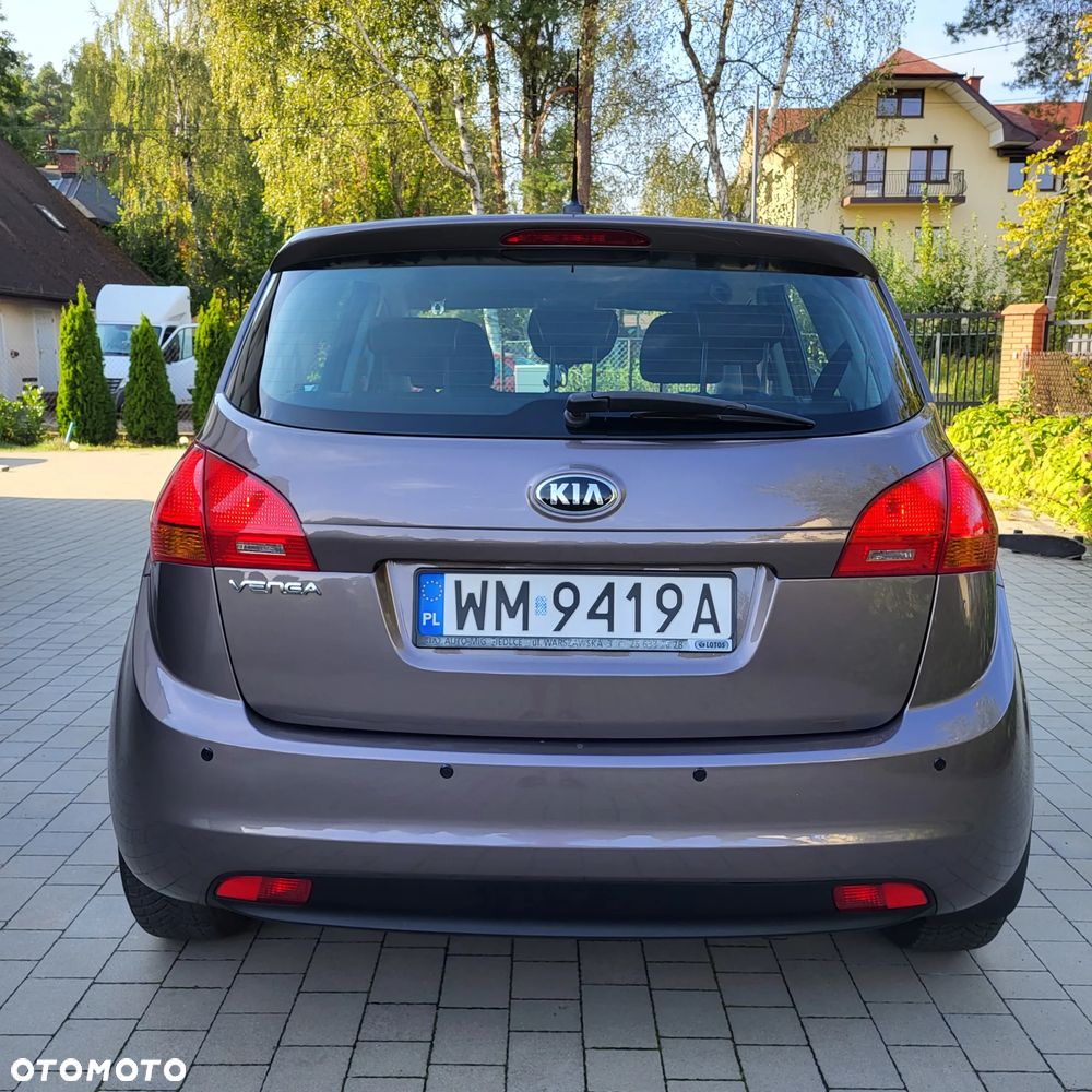 Kia Venga 1.6 L - 13