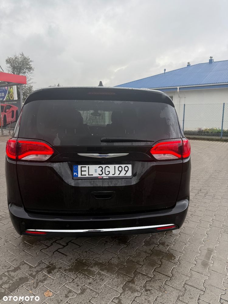 Chrysler Pacifica - 4