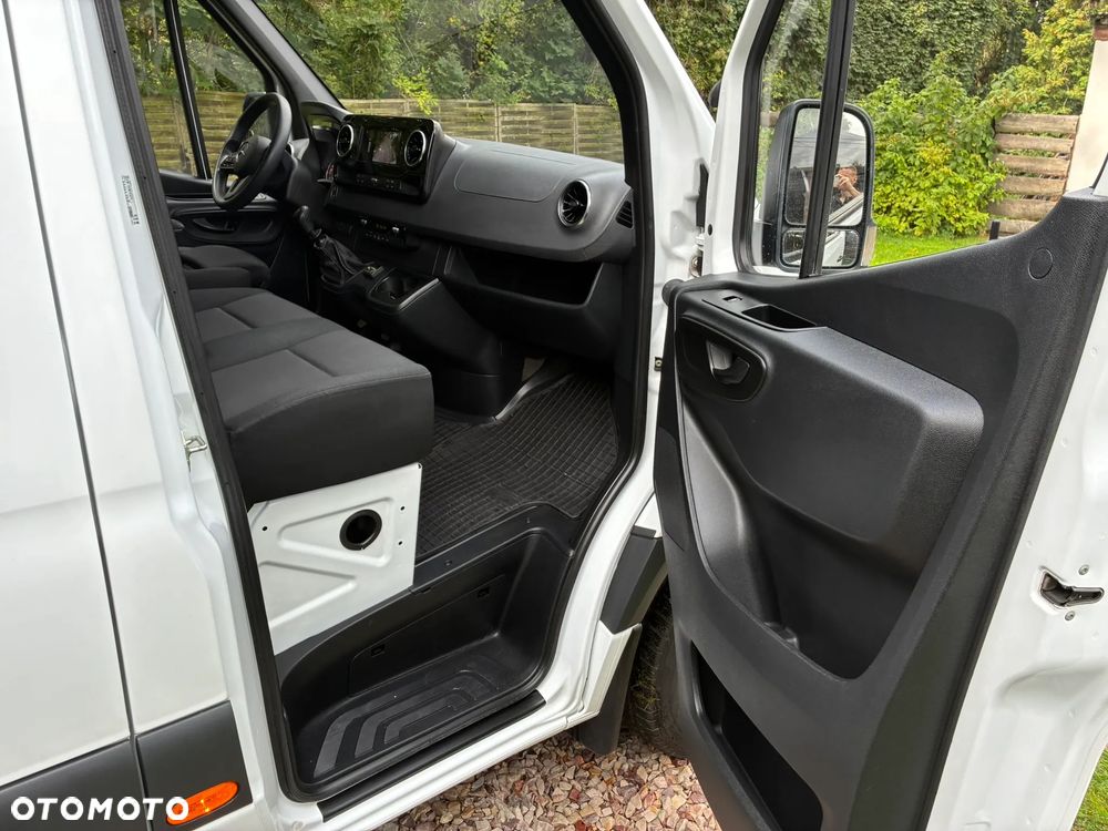 Mercedes-Benz Sprinter 317 Maxi Zabudowa Warsztatowa Najazd Składany Pneumatyka 170KM SALON PL Lampy LED Model 2023 - 33