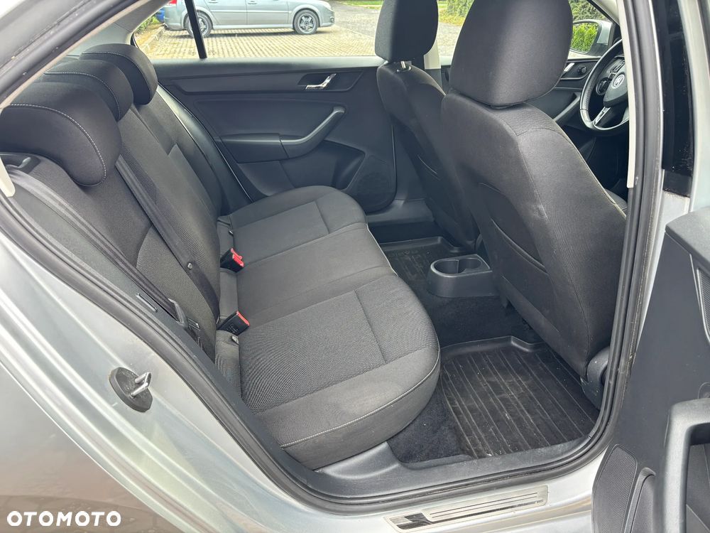 Skoda RAPID 1.2 TSI Ambition - 11