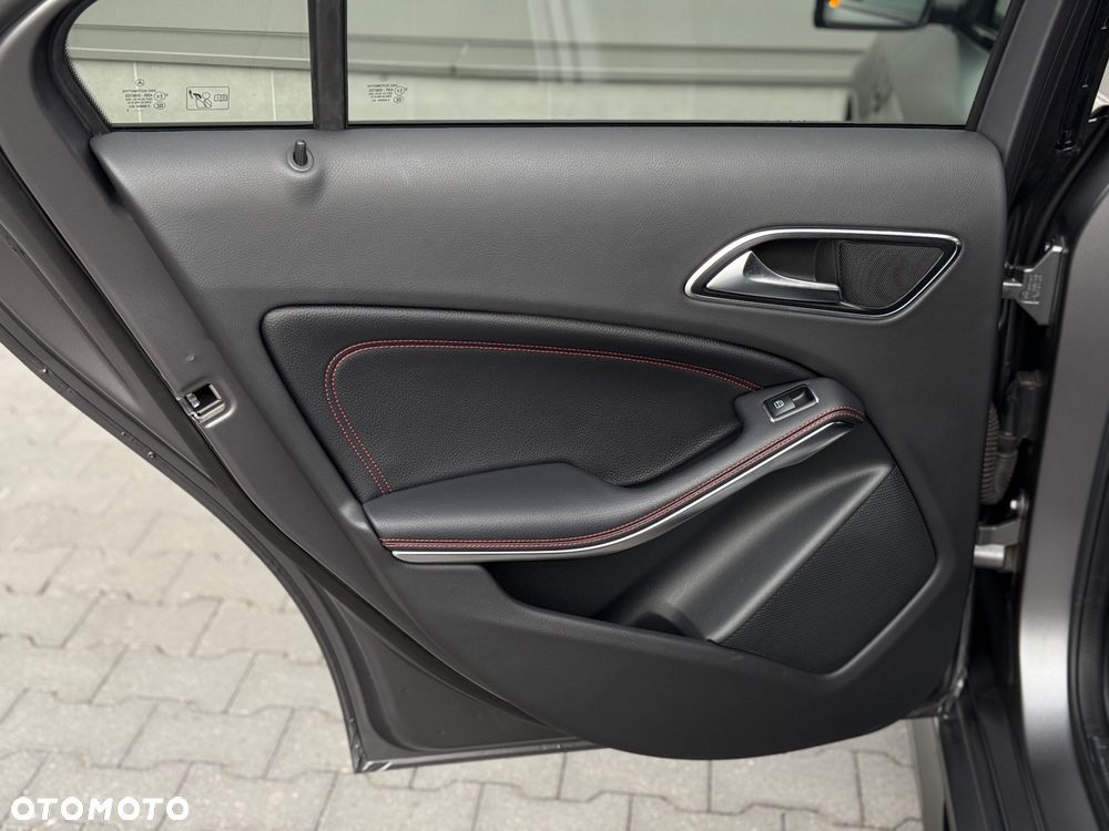 Mercedes-Benz Klasa A AMG 45 4Matic AMG Speedshift 7G-DCT - 26