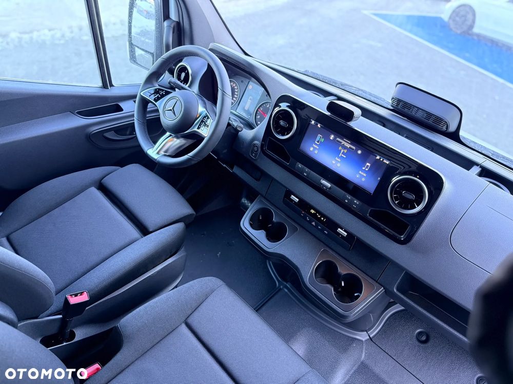 Mercedes-Benz Sprinter - 23