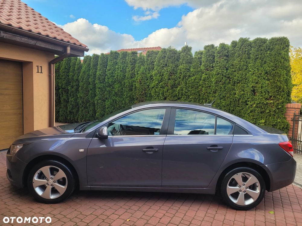 Chevrolet Cruze 2011 photo 3