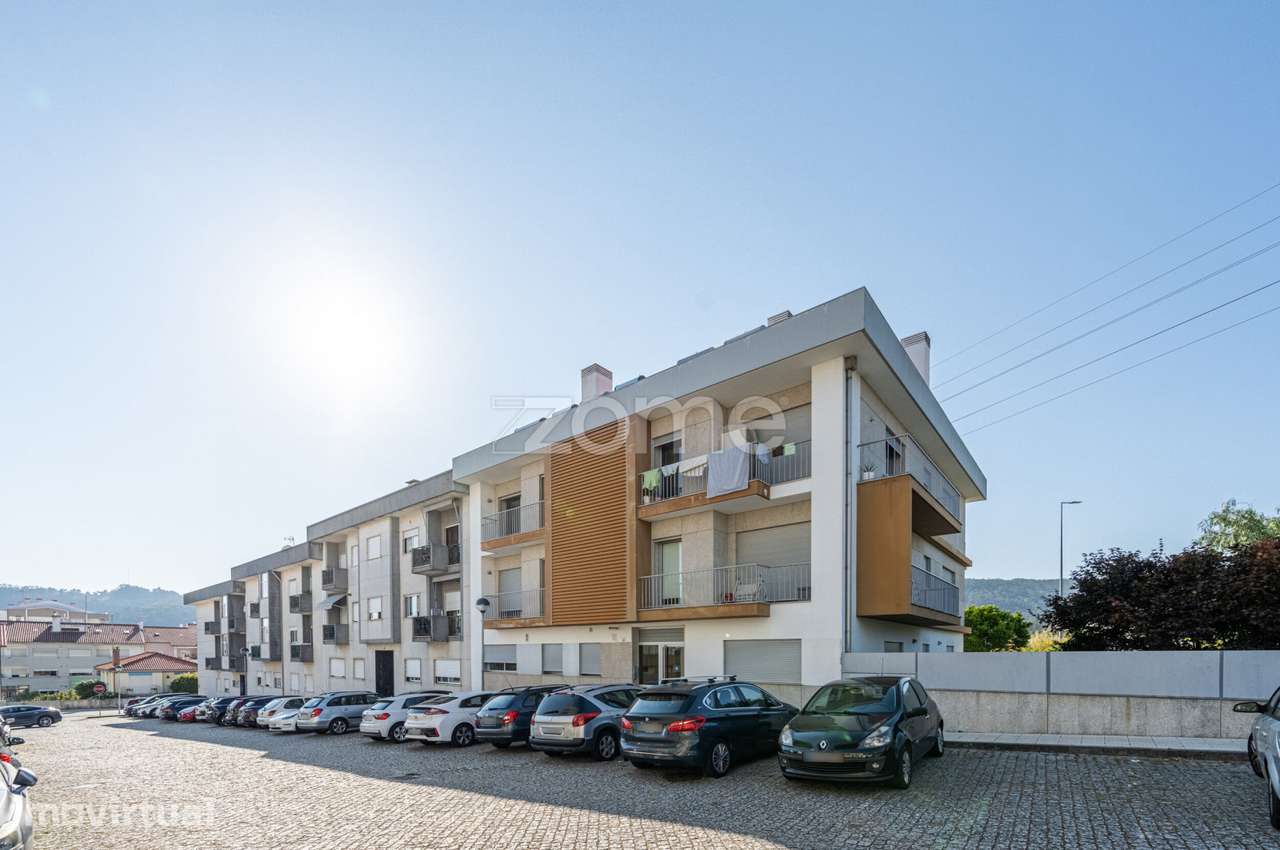 T4 Duplex com Garagem Fechada para 2 Carros, em Meadela - Grande imagem: 2/31