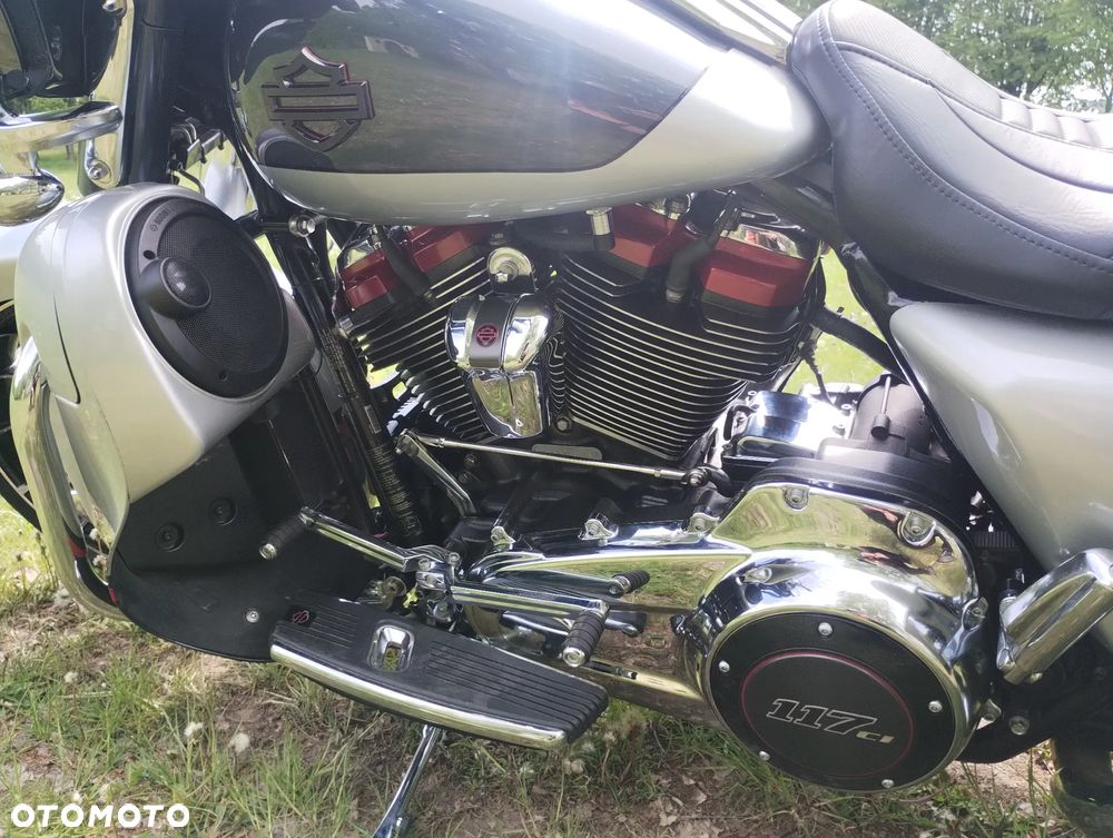 Harley-Davidson CVO Street Glide - 14