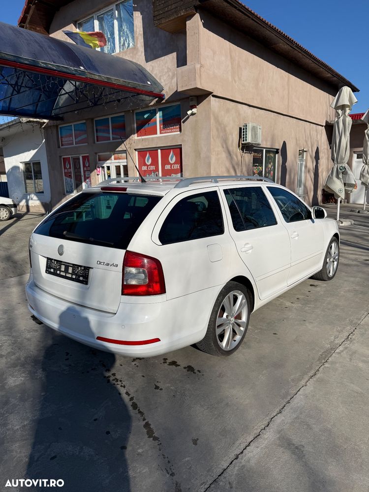 Skoda Octavia Combi 2.0 TDI CR DPF DSG RS - 4