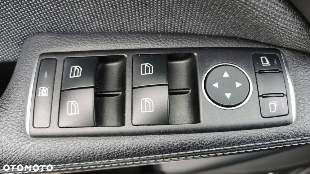 Mercedes-Benz GLA 180 7G-DCT Style - 20