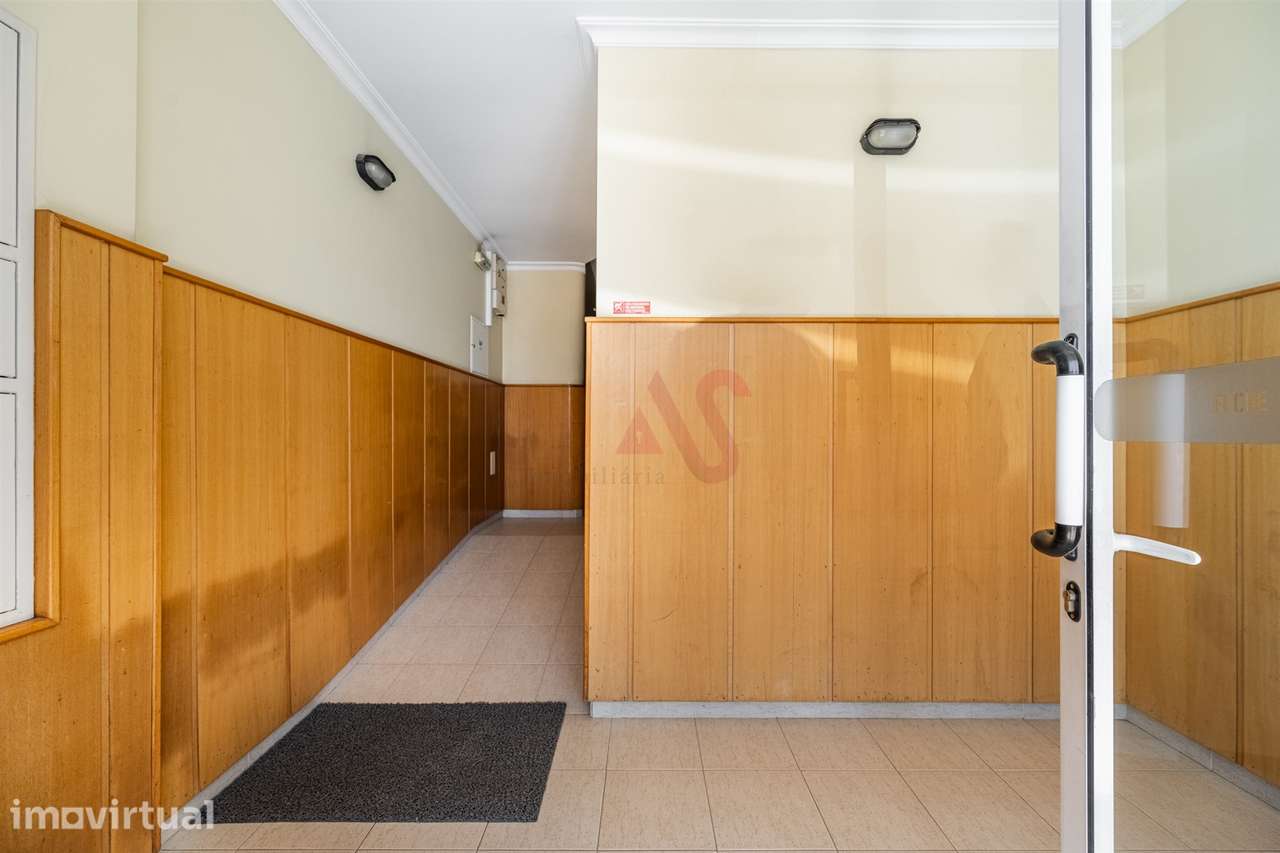 Apartamento T2 com 90,2 m² | Mobilado e Equipado |Garagem | Elevador | - Grande imagem: 2/22