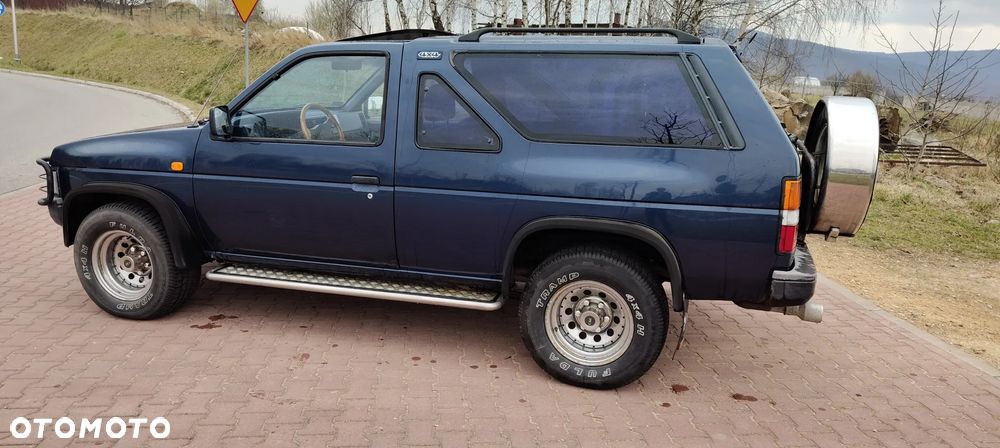 Nissan Terrano 2.4 - 6