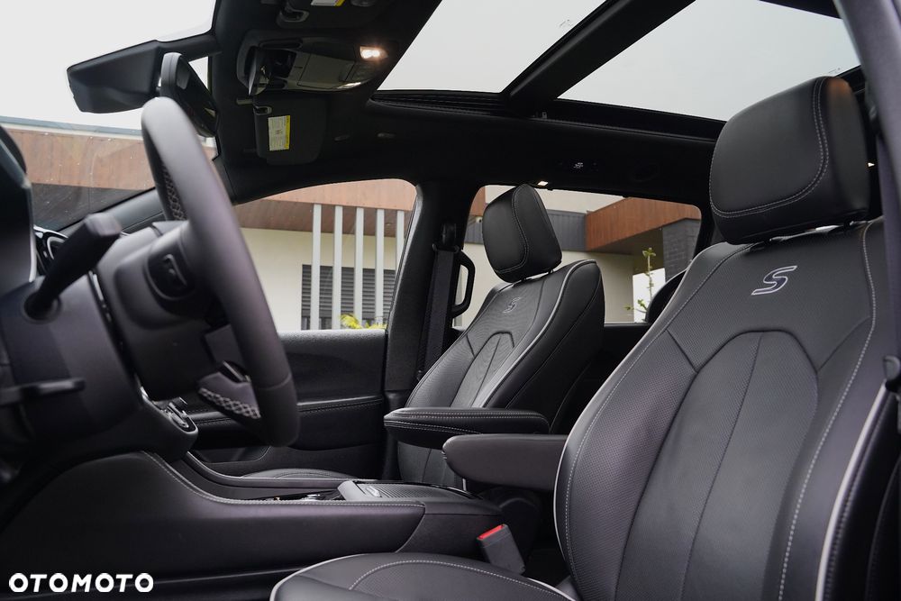 Chrysler Pacifica - 31