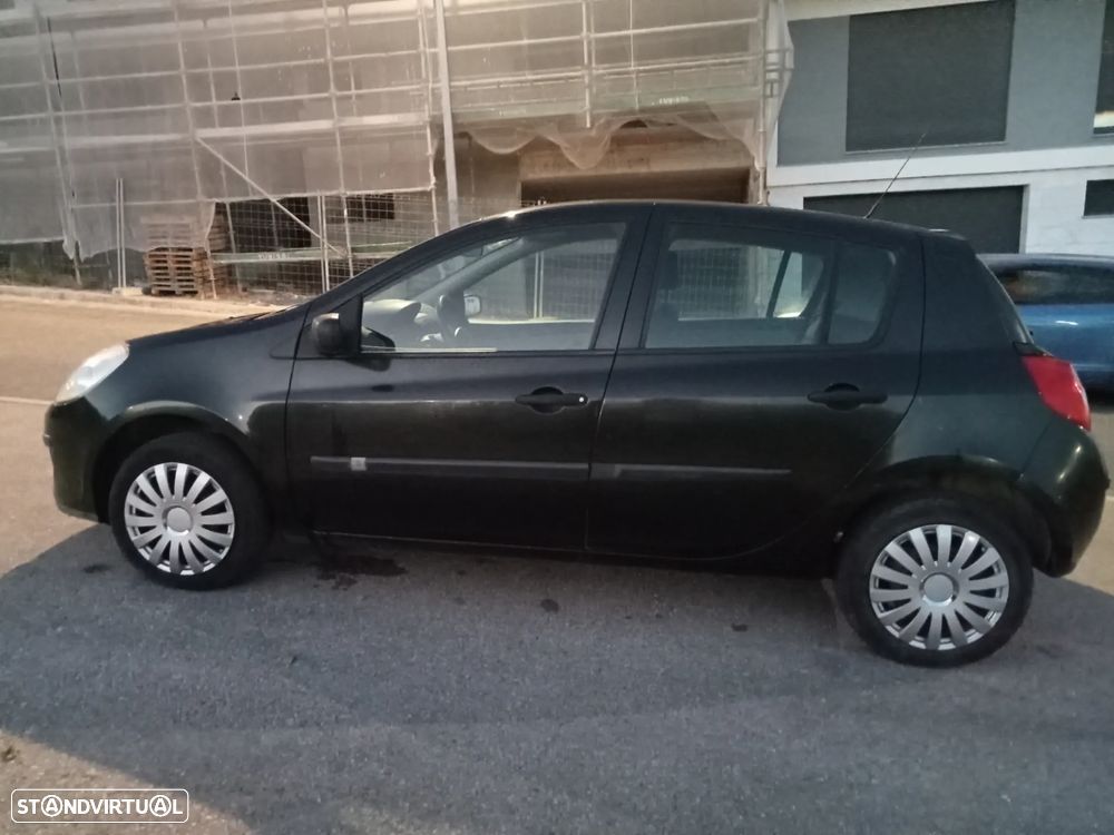 Renault Clio 1.2 16V Confort - 2