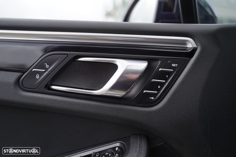 Porsche Macan S - 40