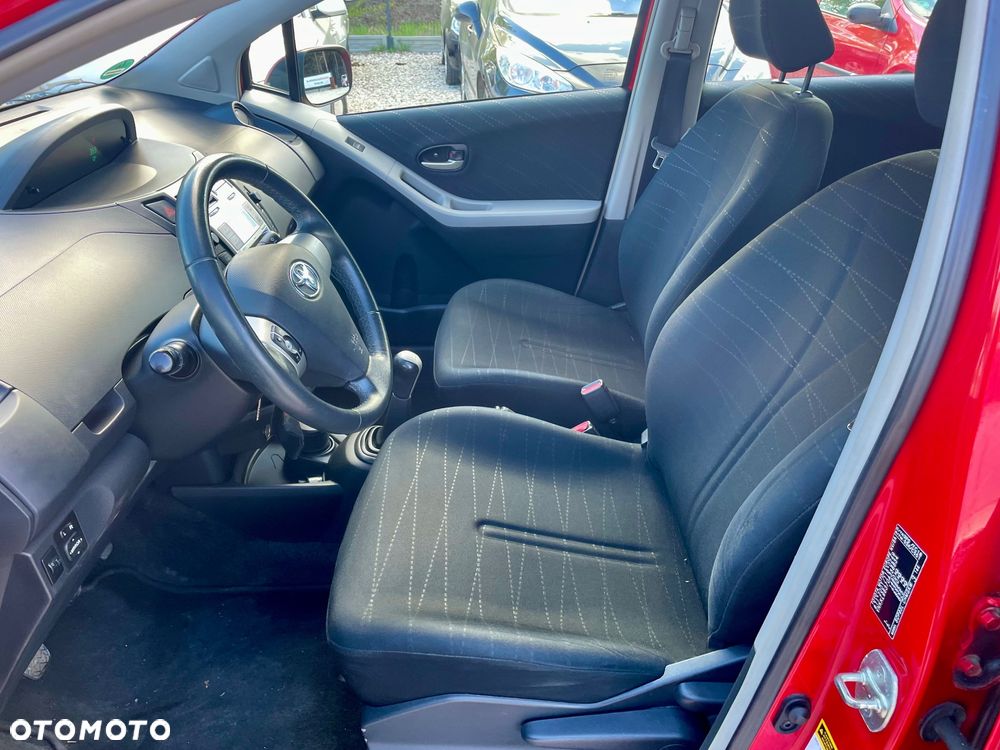 Toyota Yaris 1.3 Luna Hit - 25