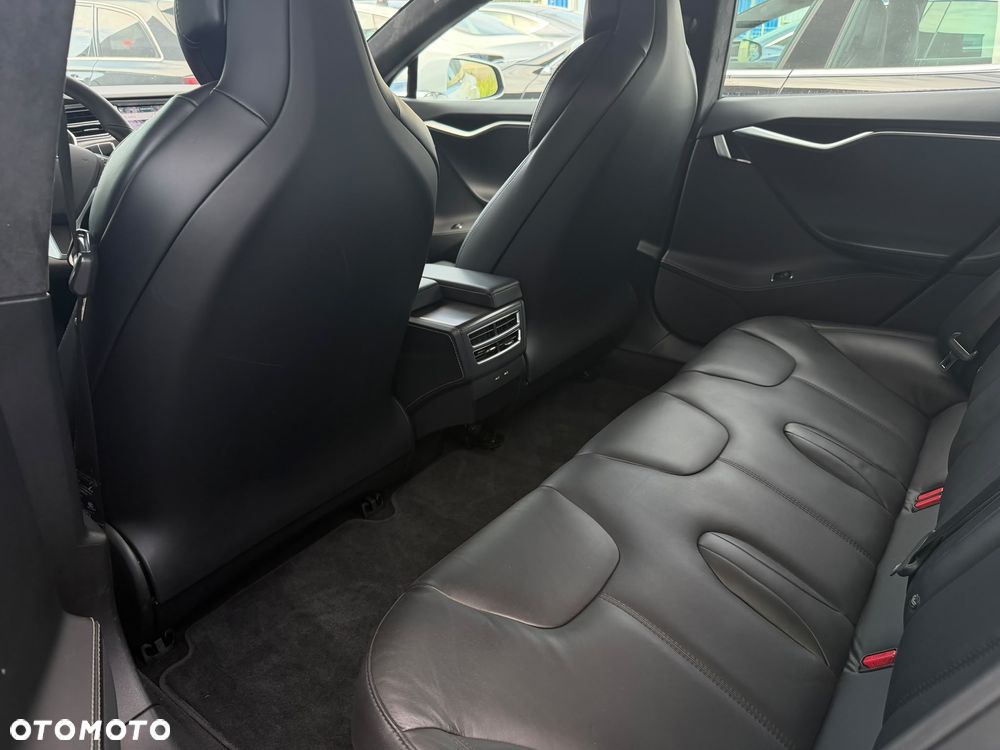 Tesla Model S - 25
